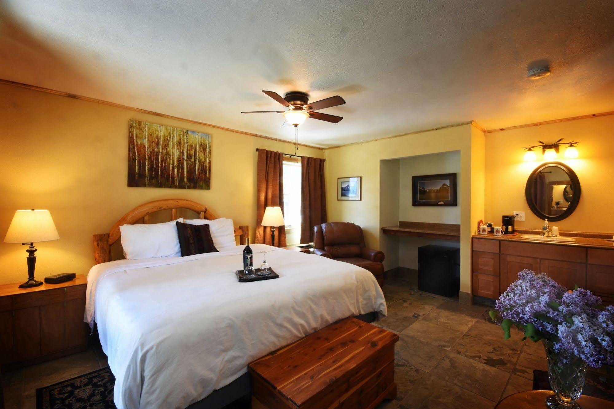 Bad Rock Bed And Breakfast Inn Columbia Falls Exterior photo